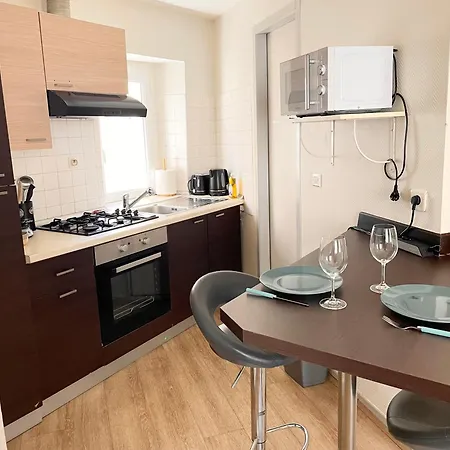 Apt En Plein Centre Ville D'Auch - 1 Ch, Calme, 1Er Et - Facile De Se Garer *